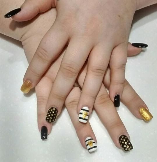 Black and gold striped nails