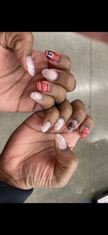 Festive holiday nail design